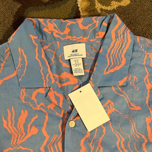 H&M short sleeve button up - Picture 2 of 5